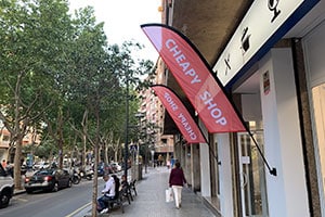Diseño e impresión de banderas para negocios Reus